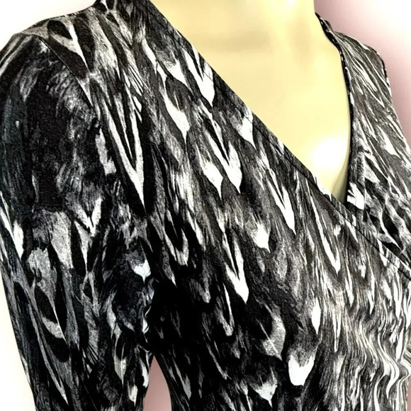 Talbots V Neck Stretchy Knit Faux Wrap Sheath Dress Ruched Size M Abstract Gray - Picture 7 of 16